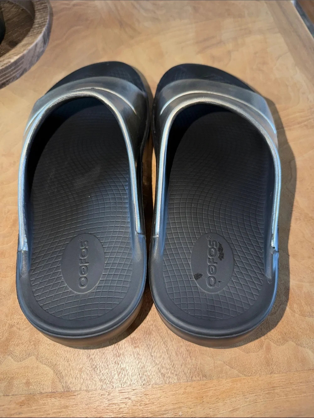 Oofos Ooahh Luxe Slides Size 11